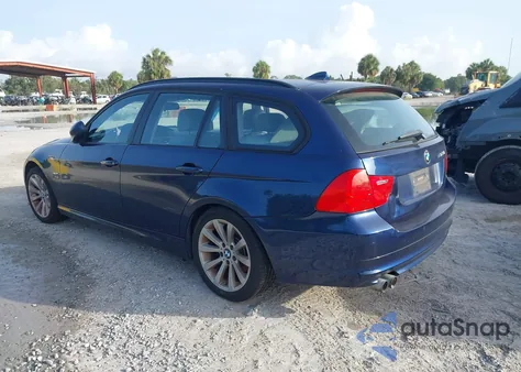 2011 BMW 328I xDrive z USA, uszkodzony, nr VIN WBAUU3C50BA542420